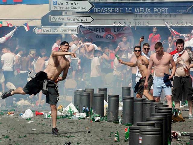 В Марселе новые столкновения фанатов перед матчем Россия-Англия